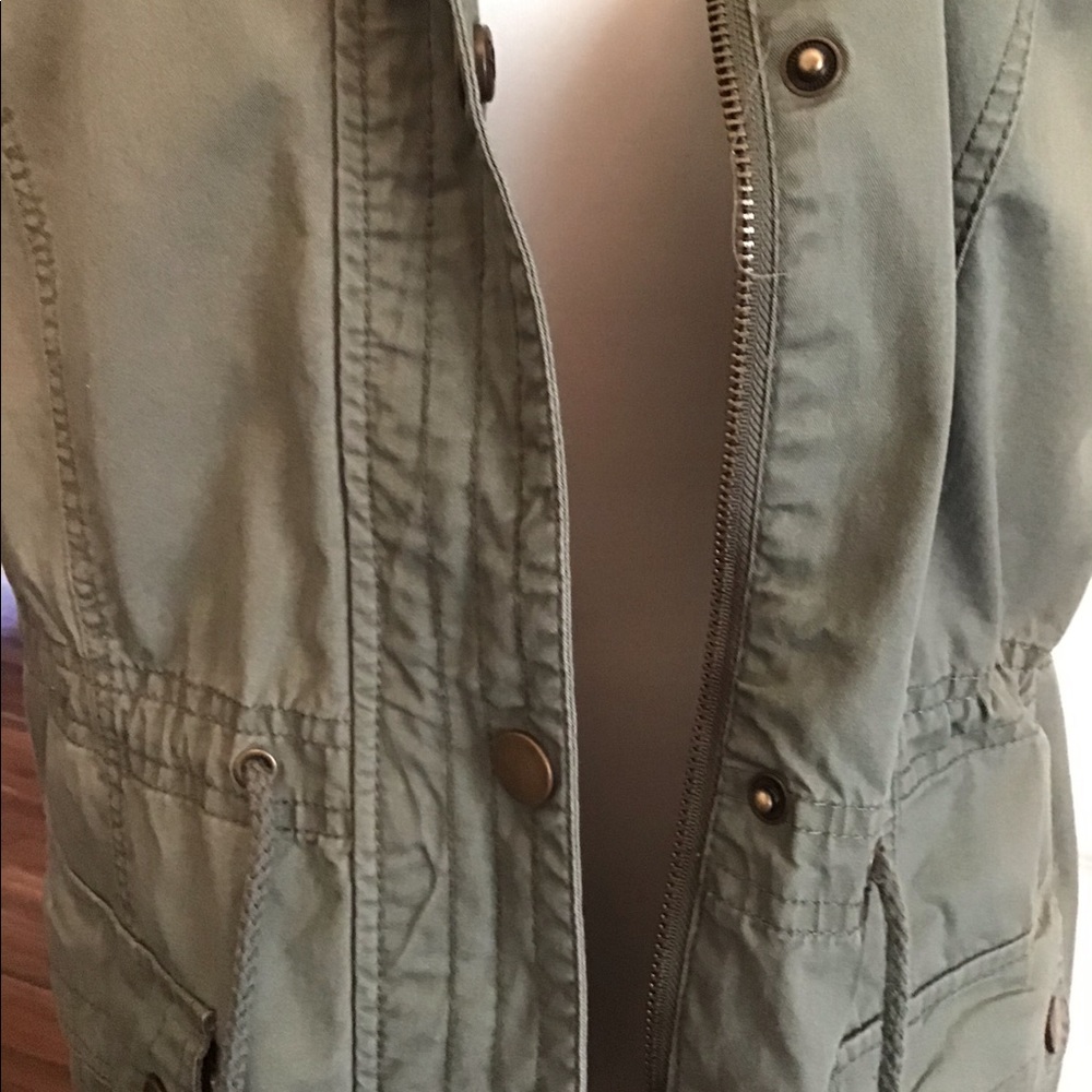 Vest - Picture 5 of 8